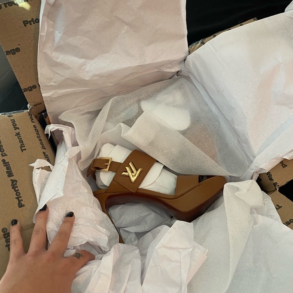 Louis Vuitton Heels - Picture 2 of 6